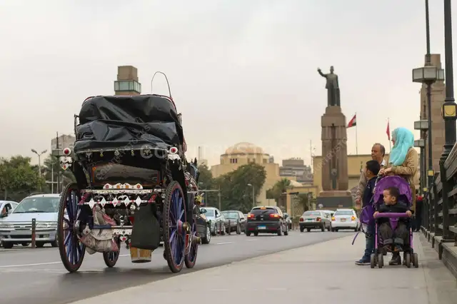 Hantour Crossing Kasr el Nil Bridge in Cairo