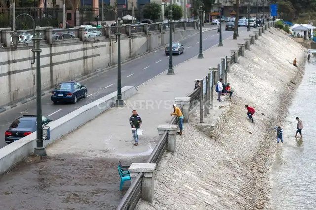 People by Kornish el Nil in Cairo