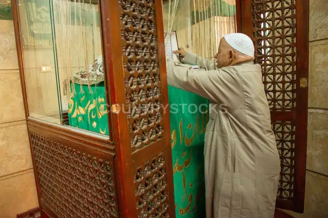 Caretaker at a maqam on Al-Ashraf Street