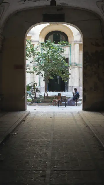 Building Guard Reading Newspaper, Wust El-Balad Cairo