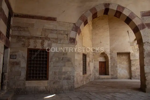 منظر جانبي للمسجد الأزرق (مسجد الأمير آق سنقر) في القاهرة 1
