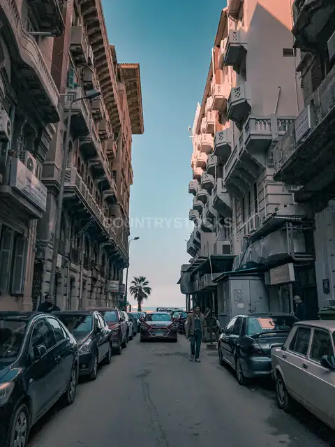منظر الشارع باتجاه البحر المتوسط، محطة الرمل الإسكندرية