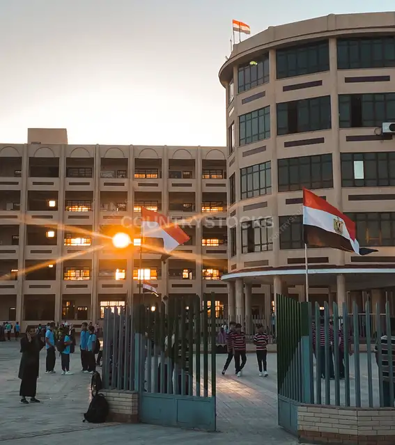 شروق أول يوم دراسي في مدرسة بالإسكندرية