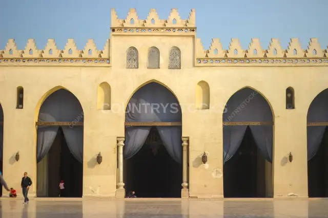 مسجد الحاكم – عمارة فاطمية تاريخية في القاهرة القديمة