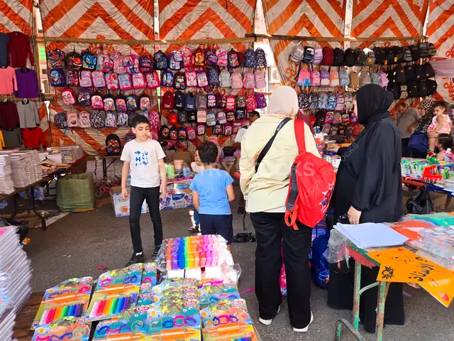 شادر مستلزمات مدرسية في العباسية بالقاهرة