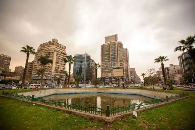 نافورة المدينة ومنظر الأفق في القاهرة