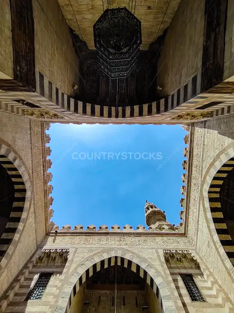 صحن مسجد السلطان أم شعبان، باب الوزير القاهرة