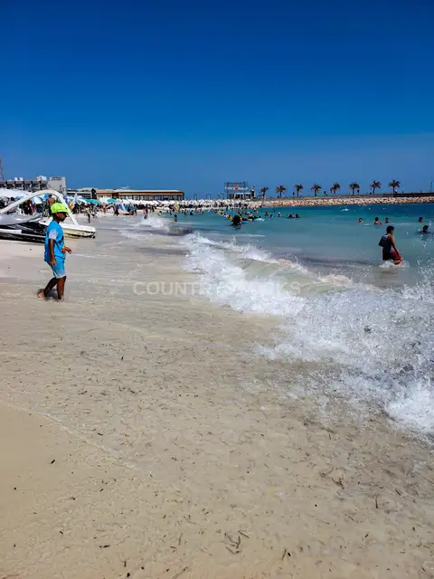 أمواج الشاطئ والسباحون، العوام مرسى مطروح