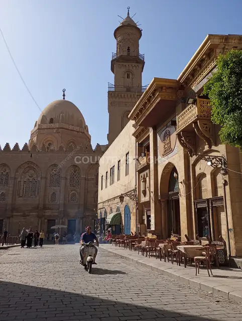 مسجد وكافيه في شارع المعز، خان الخليلي القاهرة