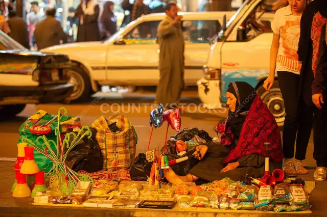 عرض بضاعة في مولد السيدة زينب