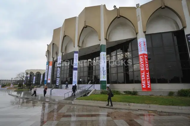 مركز القاهرة الدولي للمؤتمرات أثناء معرض تجاري