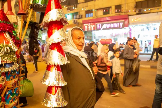وقفة تأمل داخل مولد السيدة زينب
