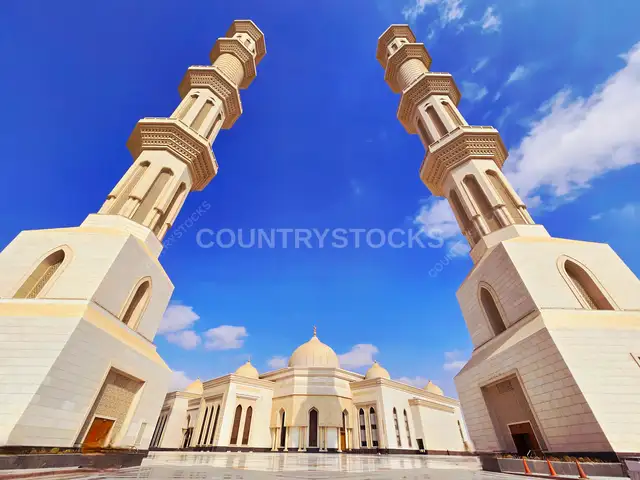 ساحة مسجد مصر بالعاصمة الإدارية الجديدة