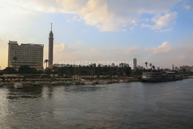 برج القاهرة وكورنيش النيل وقت الغروب