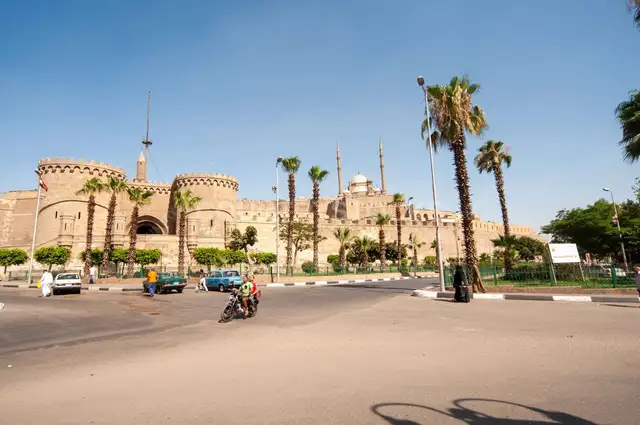 منظر قلعة القاهرة والمسجد