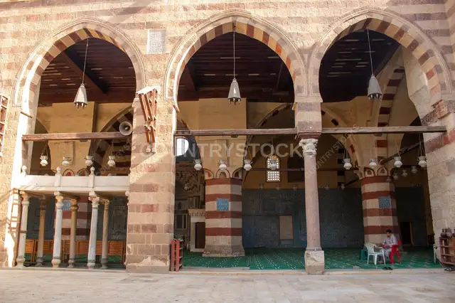 منظر جانبي للمسجد الأزرق (مسجد الأمير آق سنقر) في القاهرة 5