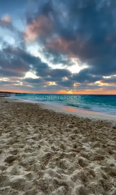 شاطئ البحر المتوسط عند الغروب، جرين بيتش العلمين