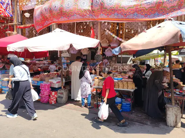 شوادر موسمية في شارع الفجالة، القاهرة