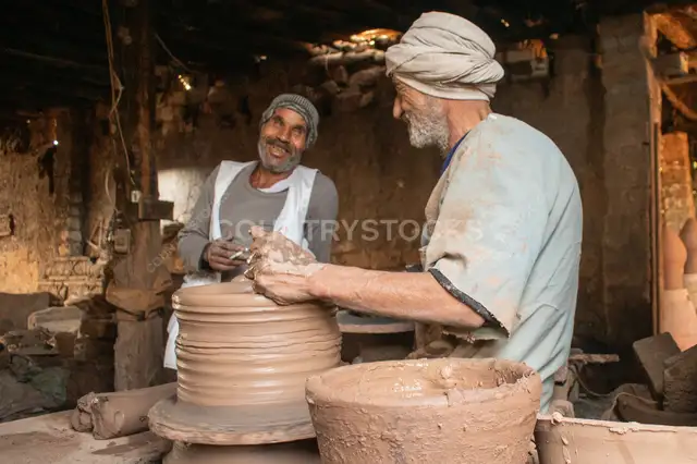 صناعة الفخار التقليدية في كوم أوشيم، الفيوم
