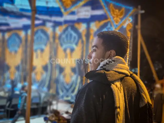 شاب في احتفالية المولد، قوص، الصعيد