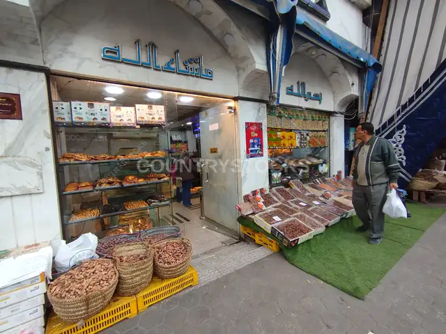 محل حلويات ومستلزمات رمضان في عابدين، القاهرة