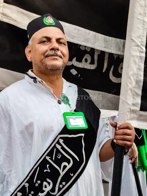 شيخ صوفي يقود موكب رأس السنة الهجرية في القاهرة
