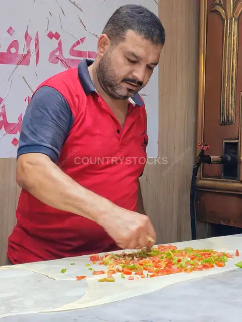 بداية حشو الفطير - منطقة الحسين، القاهرة