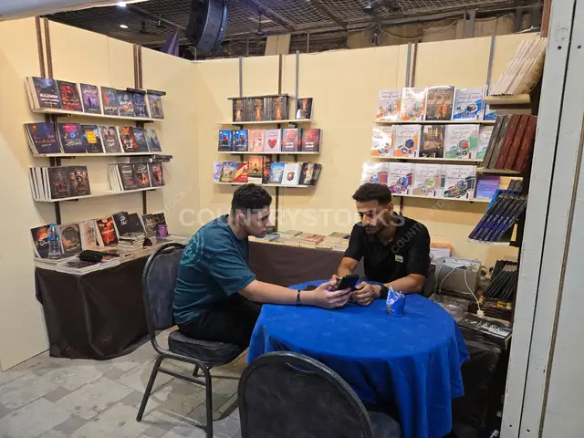 جناح بيع كتب في معرض الكتاب بساقية الصاوي، الزمالك