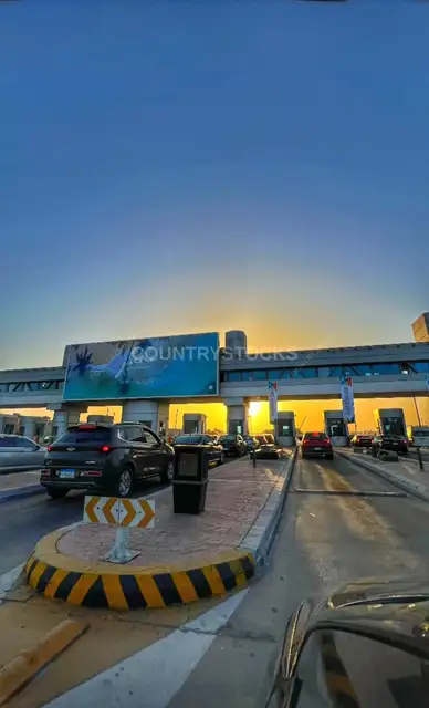 بوابة طريق الإسكندرية عند الغروب، مصر