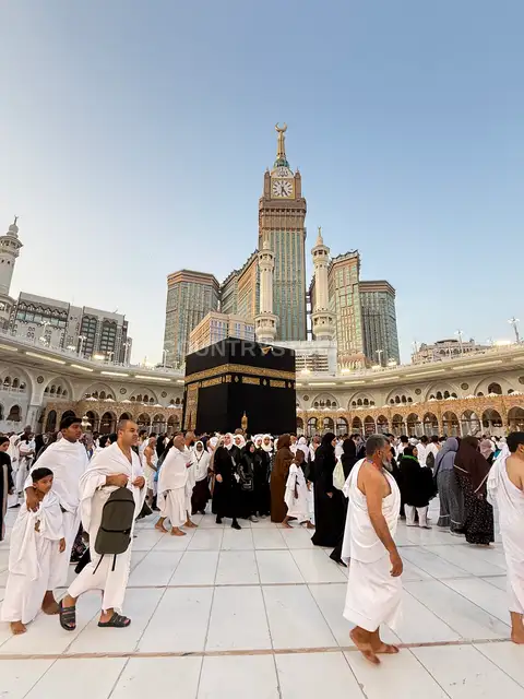 طواف المعتمرين حول الكعبة المشرفة، مكة المكرمة