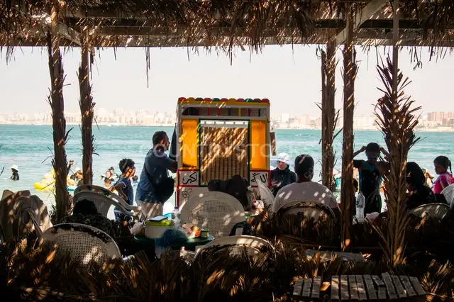 عربة الآيس كريم في كافيه شاطئ مرسى مطروح