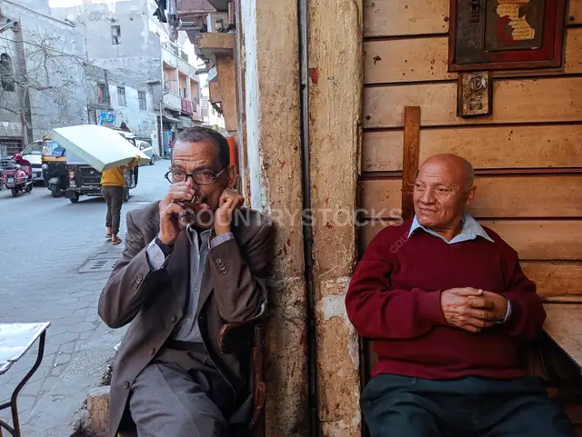 رجال مصريون في قهوة شعبية