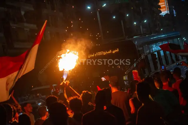 احتفالات التأهل لكأس العالم في المهندسين بعرض النار