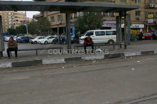 الانتظار في محطة الترام القديمة في هليوبوليس – القاهرة 3