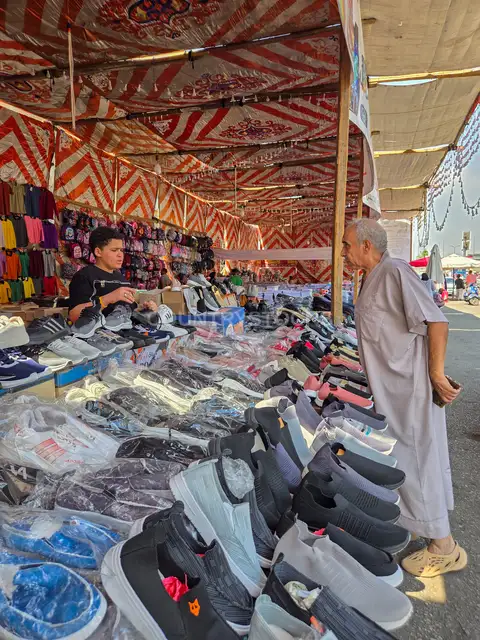 شادر بالعباسية لمستلزمات المدارس والأحذية