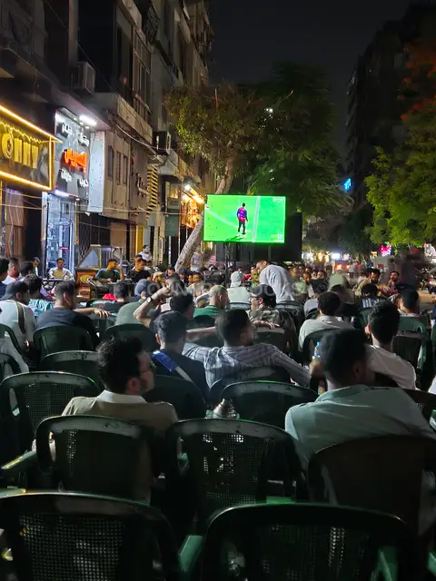 تشجيع المصريين على القهاوي البلدية في شوارع القاهرة