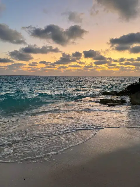 أمواج البحر المتوسط عند الغروب، مرسى مطروح
