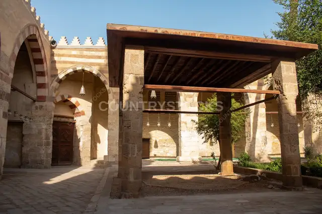 منظر جانبي للمسجد الأزرق (مسجد الأمير آق سنقر) في القاهرة 6
