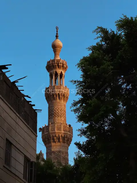 مئذنة مسجد السيدة سكينة في الساعة الذهبية، القاهرة