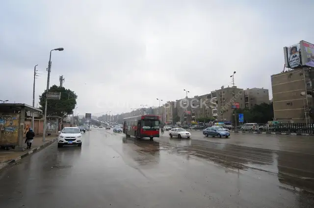 يوم ممطر في شوارع مدينة نصر بالقاهرة