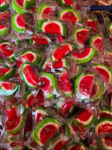 حلوى على شكل بطيخ من شادر العباسية للحلاوة النبوية