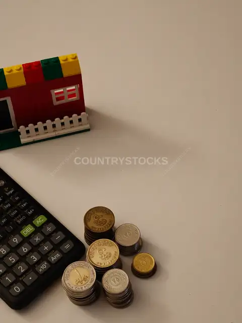 مفهوم تمويل العقارات بالعملات المعدنية والآلة الحاسبة