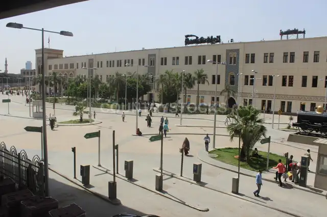 ميدان محطة رمسيس بالقاهرة نهاراً