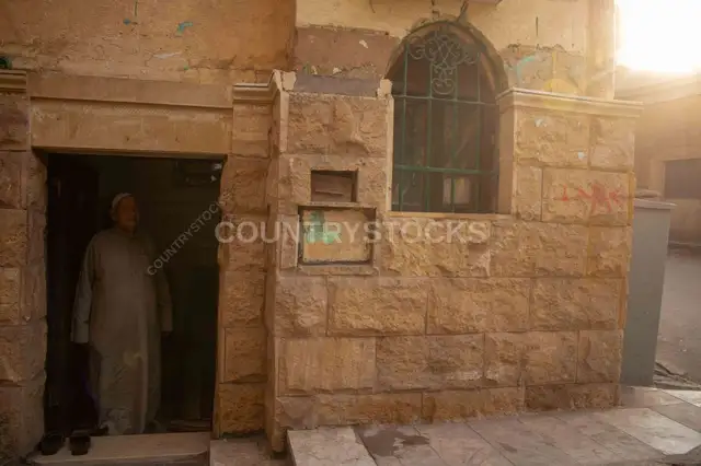 مقام تاريخي في شارع الأشراف