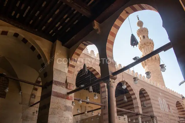 منظر جانبي للمسجد الأزرق (مسجد الأمير آق سنقر) في القاهرة 10