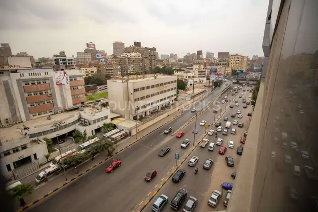 منظر جوي لشارع مزدحم في القاهرة