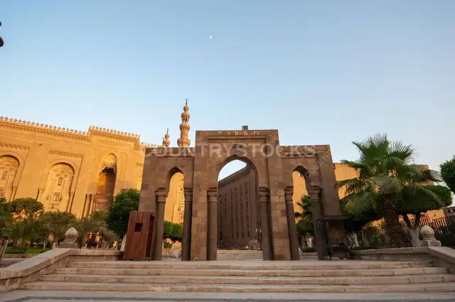 مسجد السلطان حسن ومحيطه في القاهرة القديمة 2