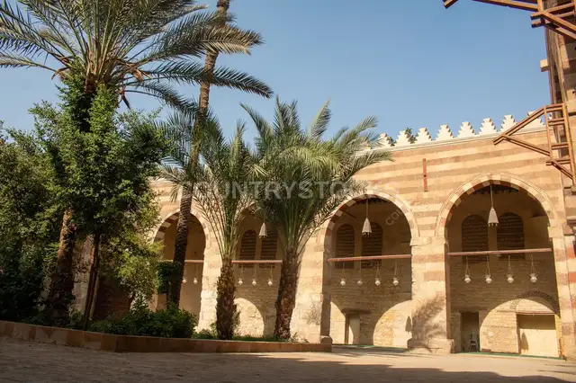 منظر جانبي للمسجد الأزرق (مسجد الأمير آق سنقر) في القاهرة 11