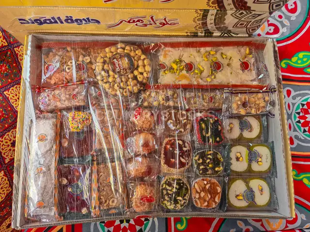 شادر حلاوة المولد النبوي بالعباسية، القاهرة