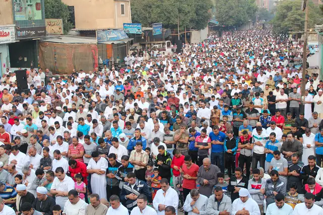صلاة عيد الأضحى في الشارع، عين شمس